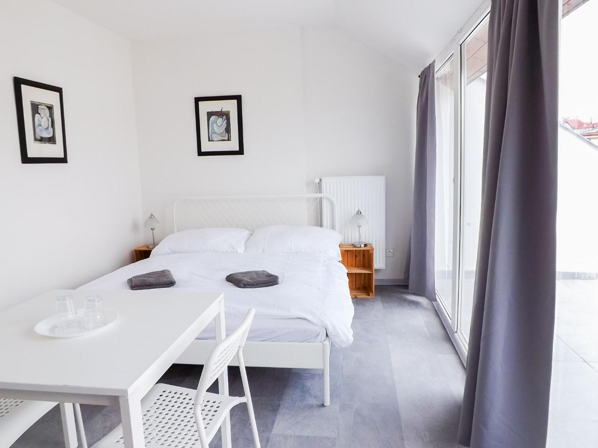Privatunterkunft Angel With Large Terrace R6